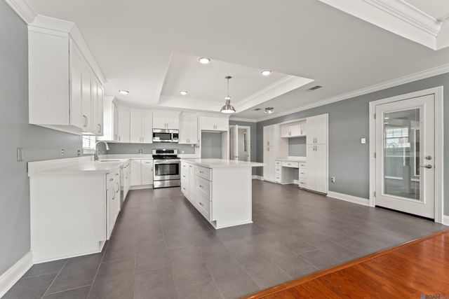 13706 Damon Dr, Baton Rouge, LA 70816