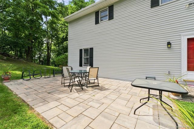 4 Chaucer Road, Staatsburg, NY 12580