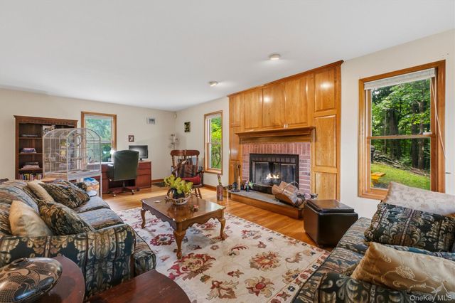 4 Chaucer Road, Staatsburg, NY 12580