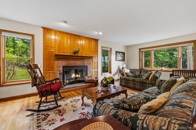 4 Chaucer Road, Staatsburg, NY 12580