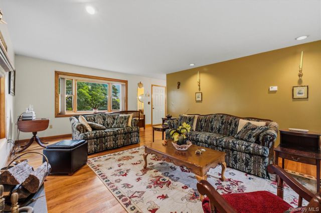 4 Chaucer Road, Staatsburg, NY 12580