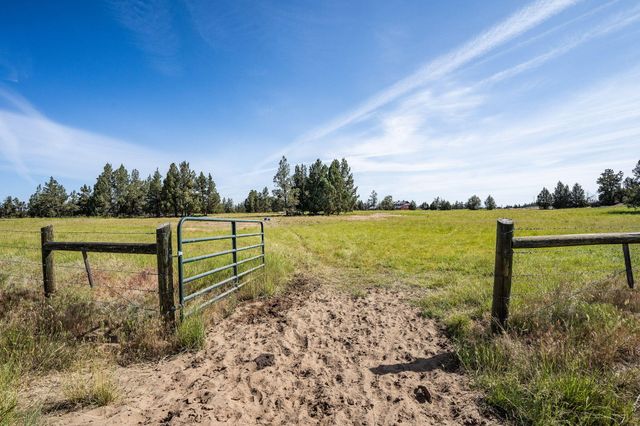 510 SW 67th Street, Redmond, OR 97756