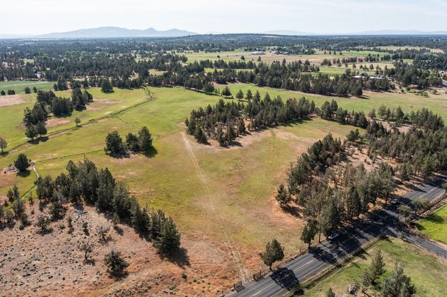 510 SW 67th Street, Redmond, OR 97756