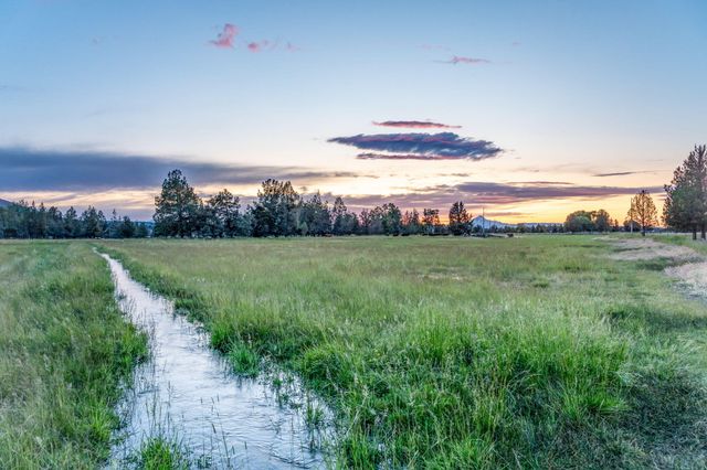 510 SW 67th Street, Redmond, OR 97756