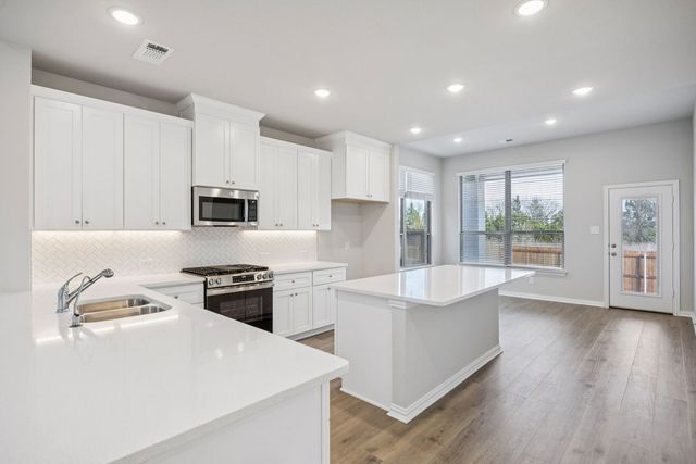 4005 Allred Drive, Heartland, TX 75114