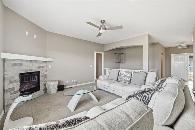 4 ALDER Circle, Council Bluffs, IA 51503