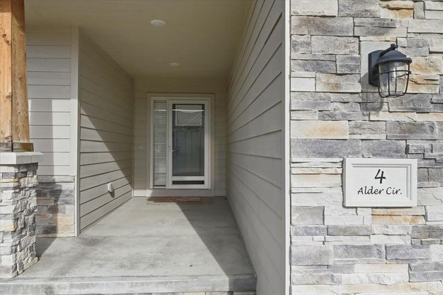 4 ALDER Circle, Council Bluffs, IA 51503