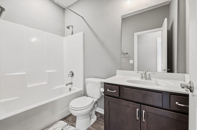 4 ALDER Circle, Council Bluffs, IA 51503