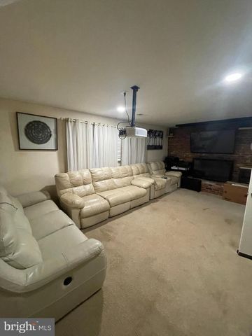 12502 COLBY DR, Woodbridge, VA 22192