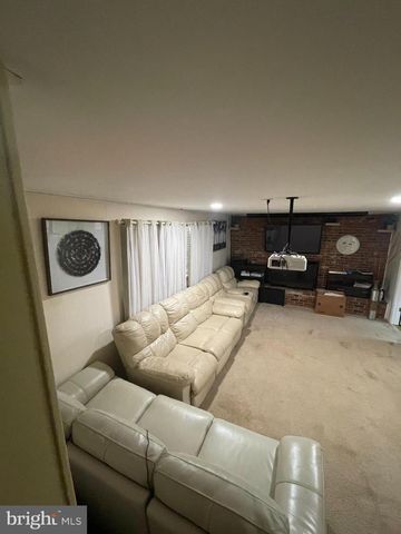 12502 COLBY DR, Woodbridge, VA 22192