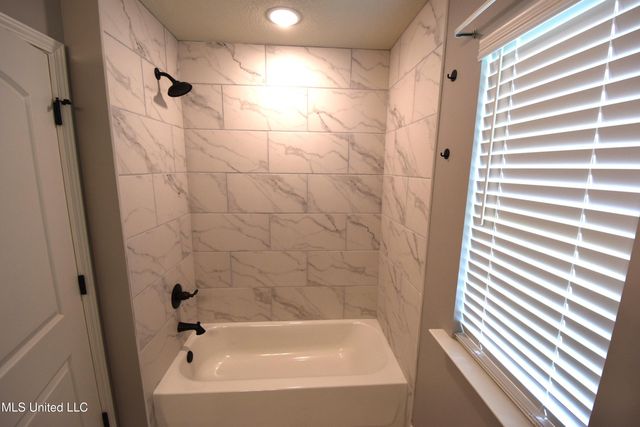 274 Flower Garden Drive, Southaven, MS 38671