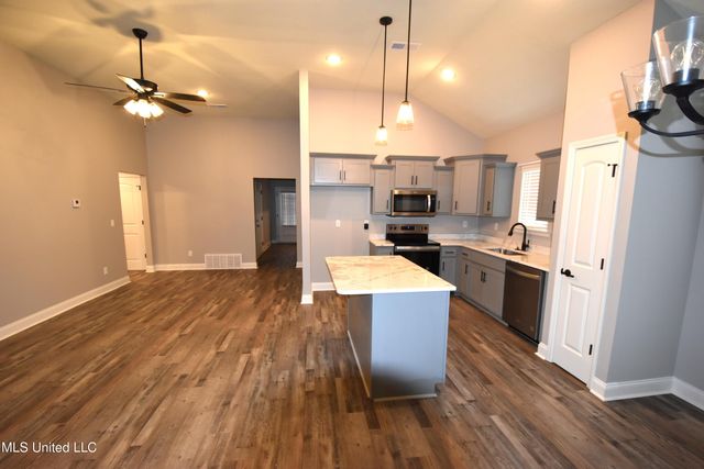 274 Flower Garden Drive, Southaven, MS 38671
