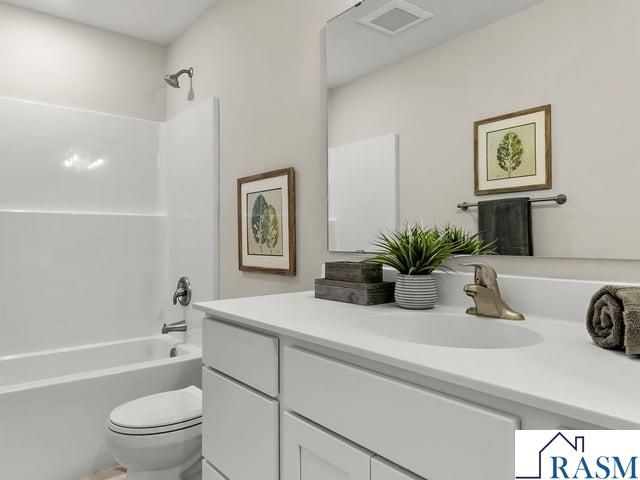 13 Kodiak Court, North Mankato, MN 56003