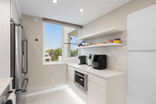 732 BAYPORT WAY, Longboat Key, FL 34228