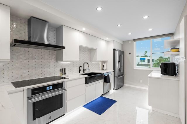 732 BAYPORT WAY, Longboat Key, FL 34228