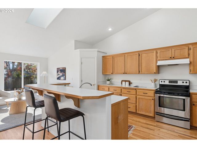 664 Se 10TH St, Troutdale, OR 97060