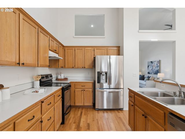 664 Se 10TH St, Troutdale, OR 97060