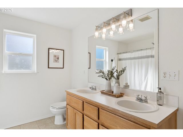 664 Se 10TH St, Troutdale, OR 97060