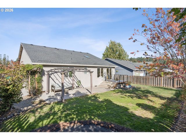 664 Se 10TH St, Troutdale, OR 97060