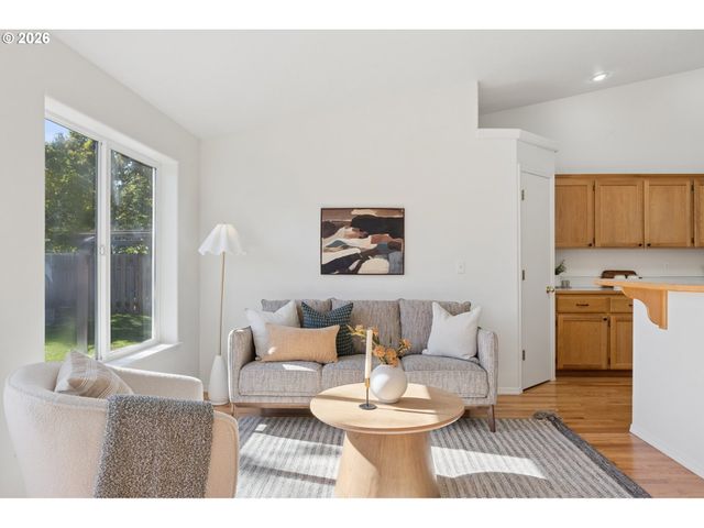 664 Se 10TH St, Troutdale, OR 97060