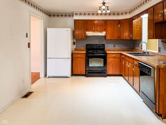 8904 Camby Road, Camby, IN 46113