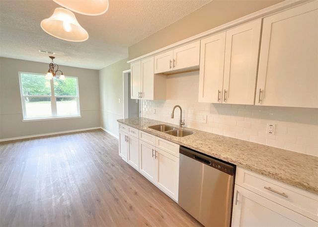 522 Irene Drive, Highlands, TX 77562