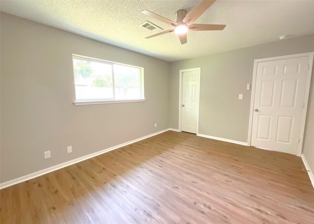 522 Irene Drive, Highlands, TX 77562