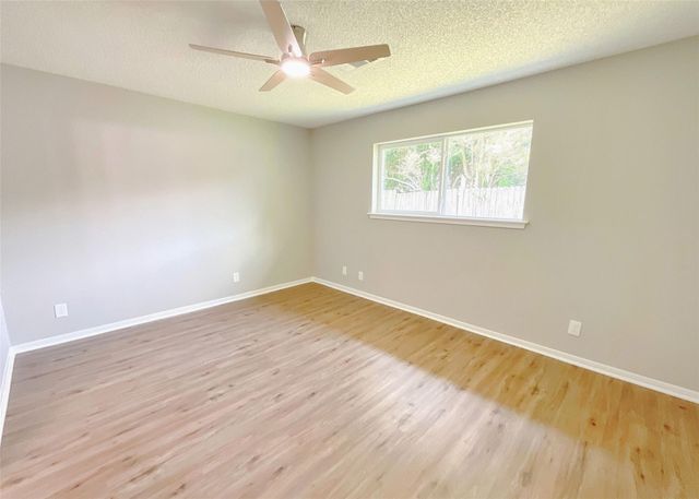 522 Irene Drive, Highlands, TX 77562