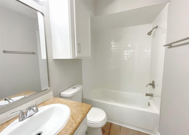522 Irene Drive, Highlands, TX 77562