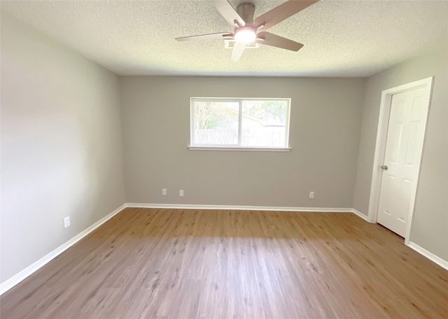 522 Irene Drive, Highlands, TX 77562