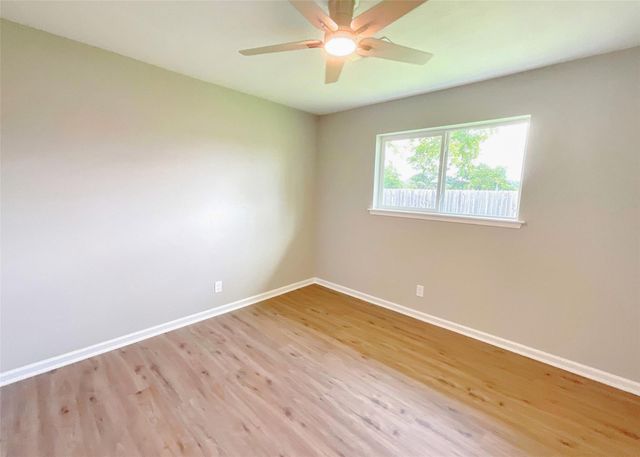 522 Irene Drive, Highlands, TX 77562
