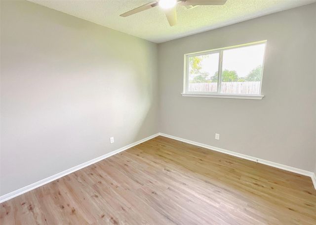 522 Irene Drive, Highlands, TX 77562
