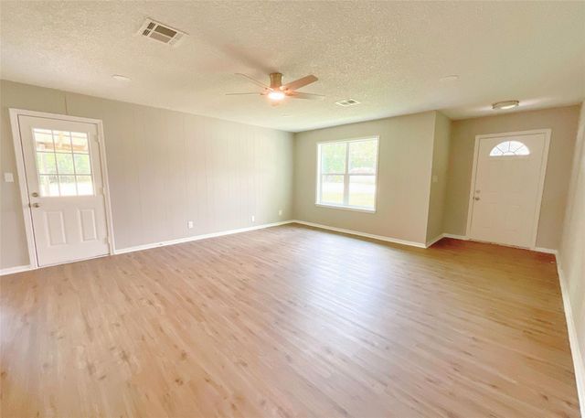 522 Irene Drive, Highlands, TX 77562