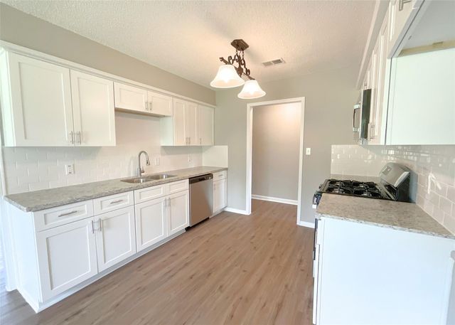522 Irene Drive, Highlands, TX 77562