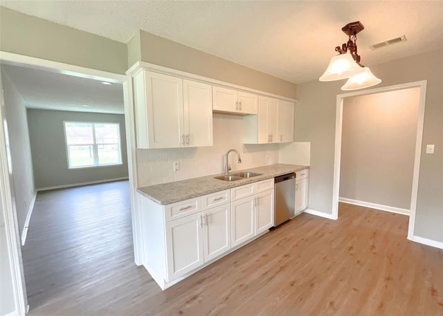 522 Irene Drive, Highlands, TX 77562