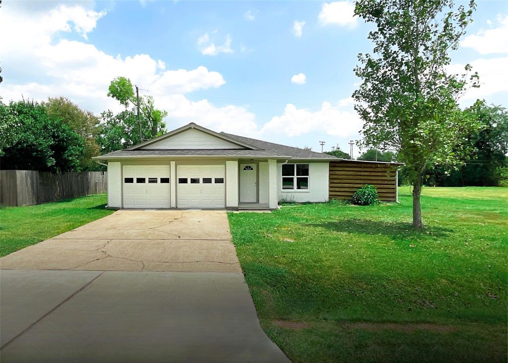 522 Irene Drive, Highlands, TX 77562