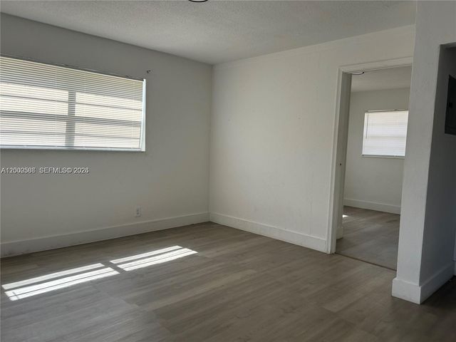 916 SW 10th St, Hallandale Beach, FL 33009