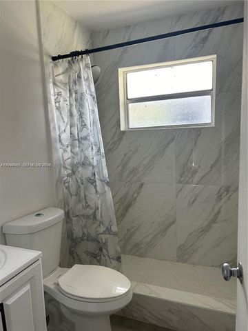 916 SW 10th St, Hallandale Beach, FL 33009