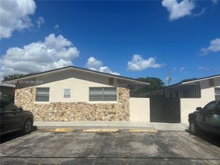 916 SW 10th St, Hallandale Beach, FL 33009