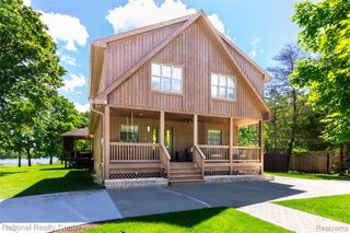 8706 Buckland Drive, South Lyon, MI 48178