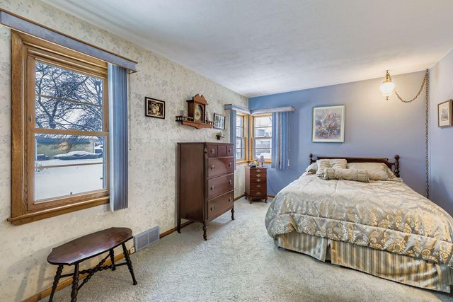 900 7th Ave S, South Saint Paul, MN 55075