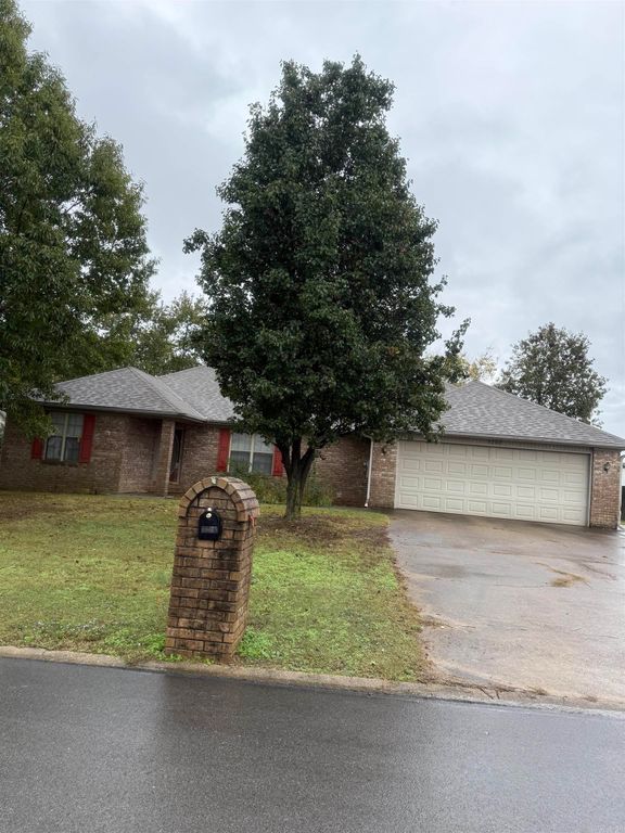 3202 Red Oak, Paragould, AR 72450