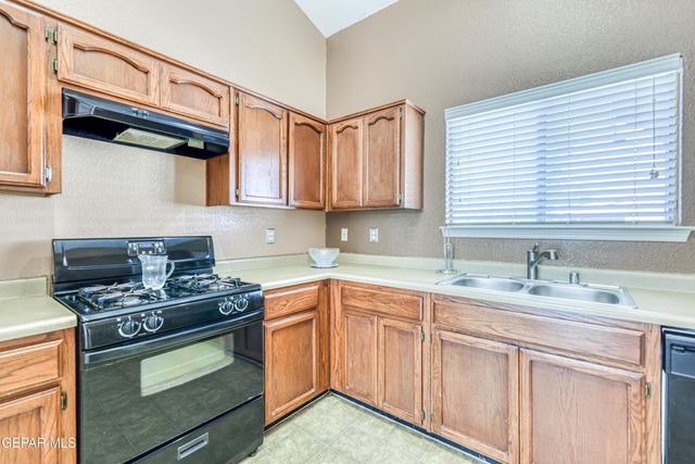 1421 FITO HERNANDEZ Street, El Paso, TX 79928
