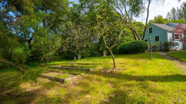 8099 Yule Tree Ln, Sebastopol, CA 95472