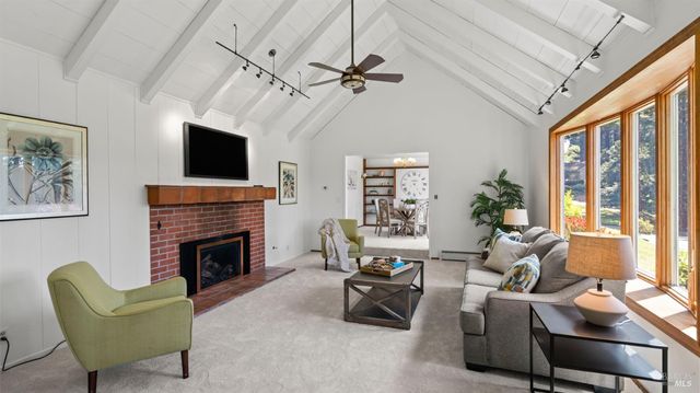 8099 Yule Tree Ln, Sebastopol, CA 95472