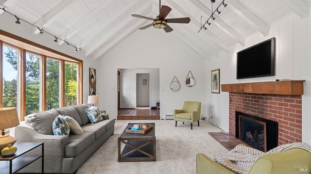 8099 Yule Tree Ln, Sebastopol, CA 95472