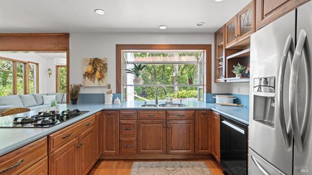 8099 Yule Tree Ln, Sebastopol, CA 95472