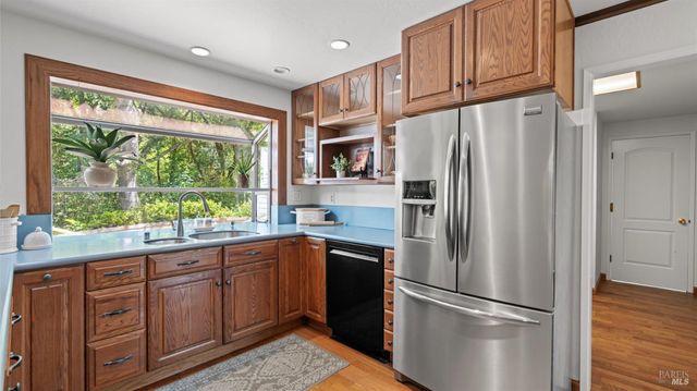 8099 Yule Tree Ln, Sebastopol, CA 95472