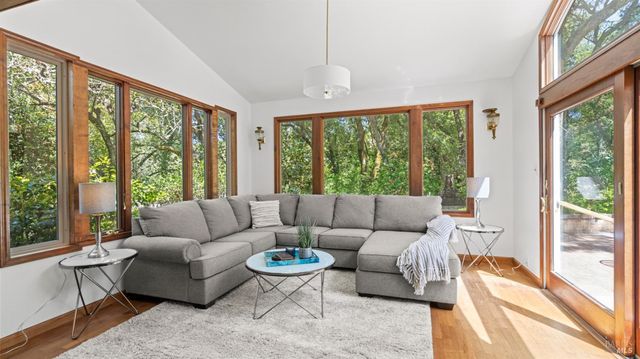 8099 Yule Tree Ln, Sebastopol, CA 95472