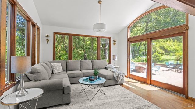 8099 Yule Tree Ln, Sebastopol, CA 95472